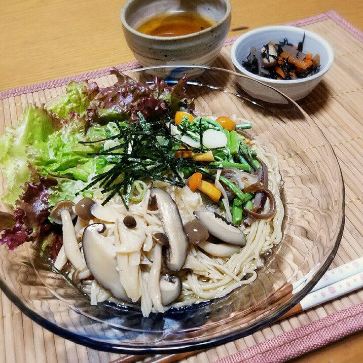 こんにゃく麺・山菜きのこのおろし蕎麦